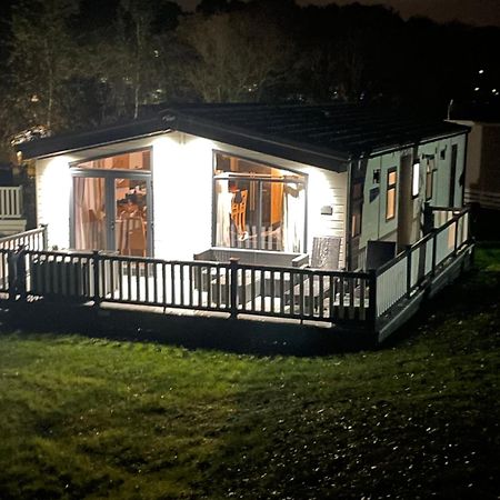 Luxury Lodge On Edge Of New Forest And 800M From Sea Entertainment And Leisure Passes Included Milford-on-Sea Exteriér fotografie