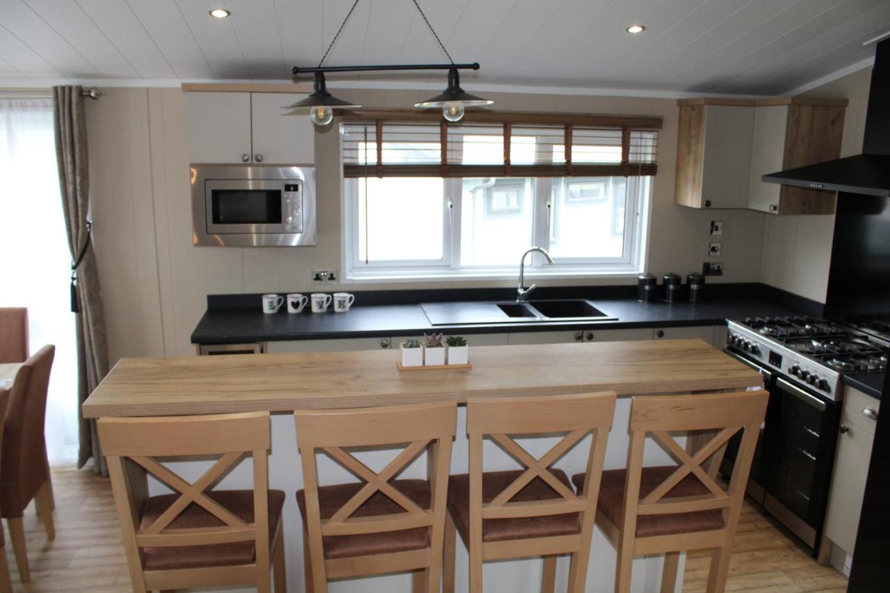 Luxury Lodge On Edge Of New Forest And 800M From Sea Entertainment And Leisure Passes Included Milford-on-Sea Exteriér fotografie