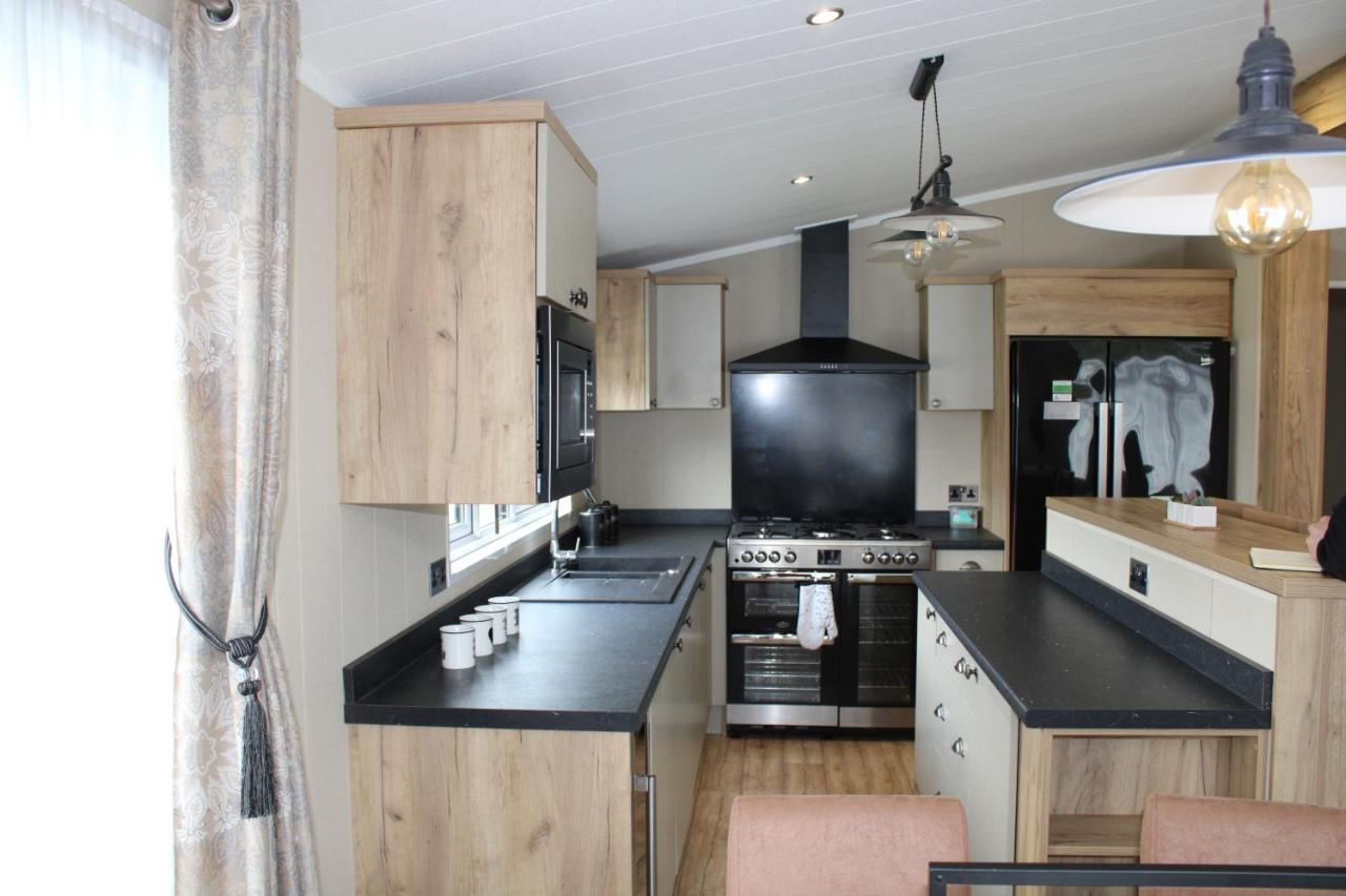 Luxury Lodge On Edge Of New Forest And 800M From Sea Entertainment And Leisure Passes Included Milford-on-Sea Exteriér fotografie
