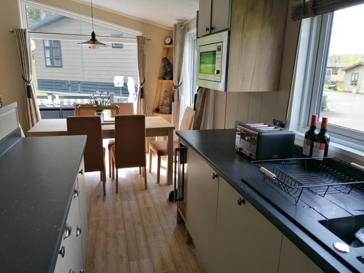 Luxury Lodge On Edge Of New Forest And 800M From Sea Entertainment And Leisure Passes Included Milford-on-Sea Exteriér fotografie