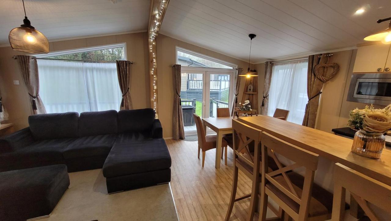 Luxury Lodge On Edge Of New Forest And 800M From Sea Entertainment And Leisure Passes Included Milford-on-Sea Exteriér fotografie