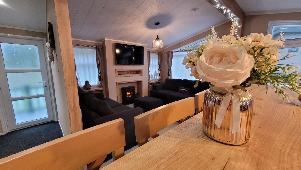 Luxury Lodge On Edge Of New Forest And 800M From Sea Entertainment And Leisure Passes Included Milford-on-Sea Exteriér fotografie